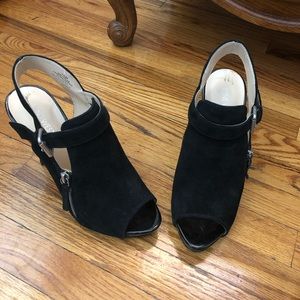 Woman’s black heel shoes